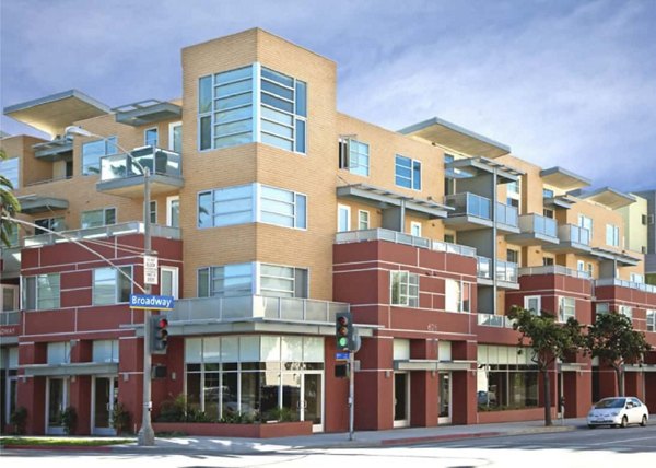 Lugano Apartments: Elegant of luxury apartments in vibrant Austin neighborhood