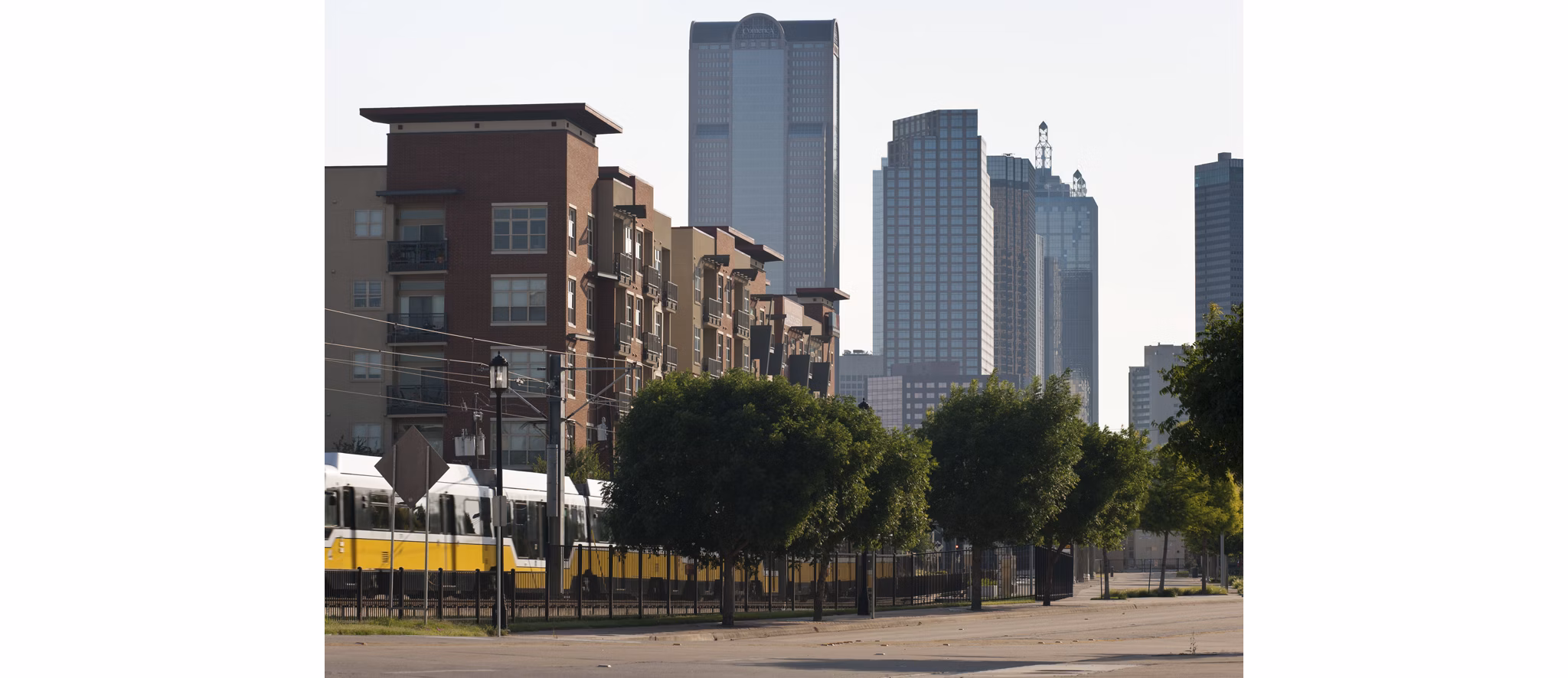 Broadstone Ambrose Apartments: Vibrant neighborhood scene with lush greenery and walkable community paths