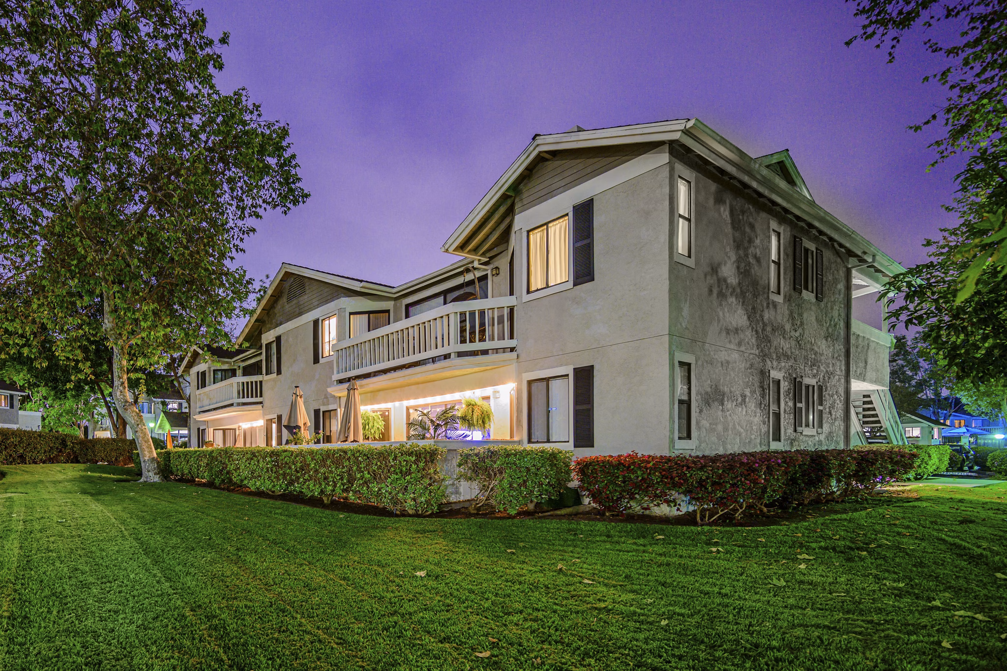 Flower Fields Apartments: Elegant luxury apartments with landscaped gardens in prime location