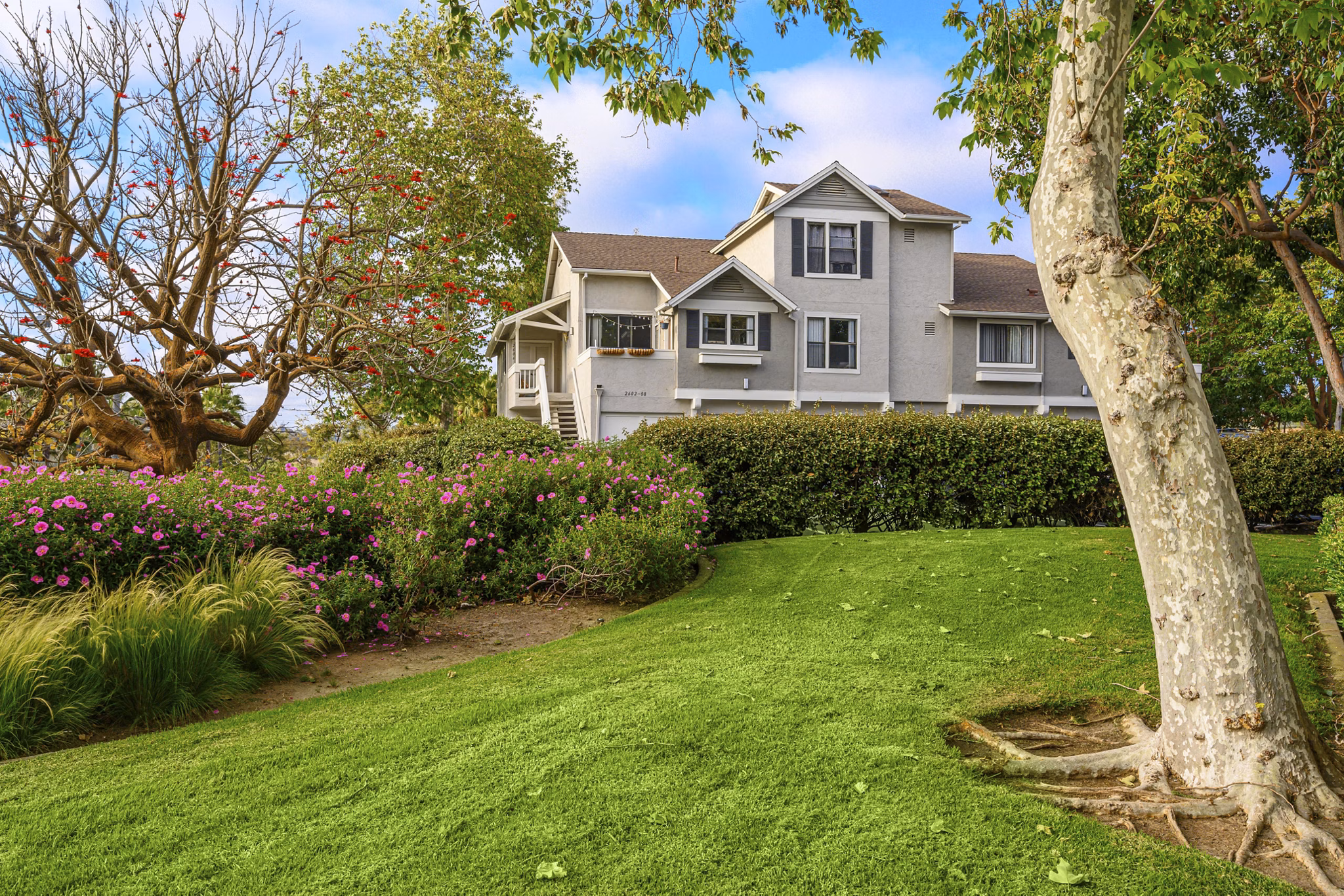 Flower Fields Apartments: Luxury garden-style apartments with landscaped gardens in Raleigh
