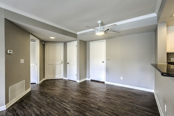 Elegant dining area with modern furnishings at Flower Fields Apartments