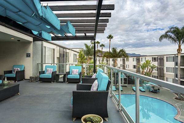 rooftop deck at 1200 Riverside Apartments