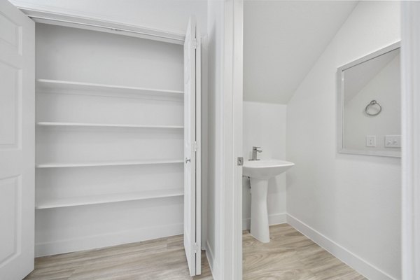 bathroom at GlenEagles Apartments