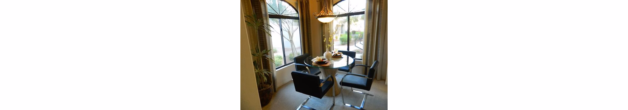 dining room at San Cierra Apartments