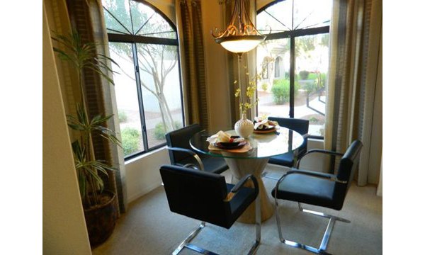 dining room at San Cierra Apartments