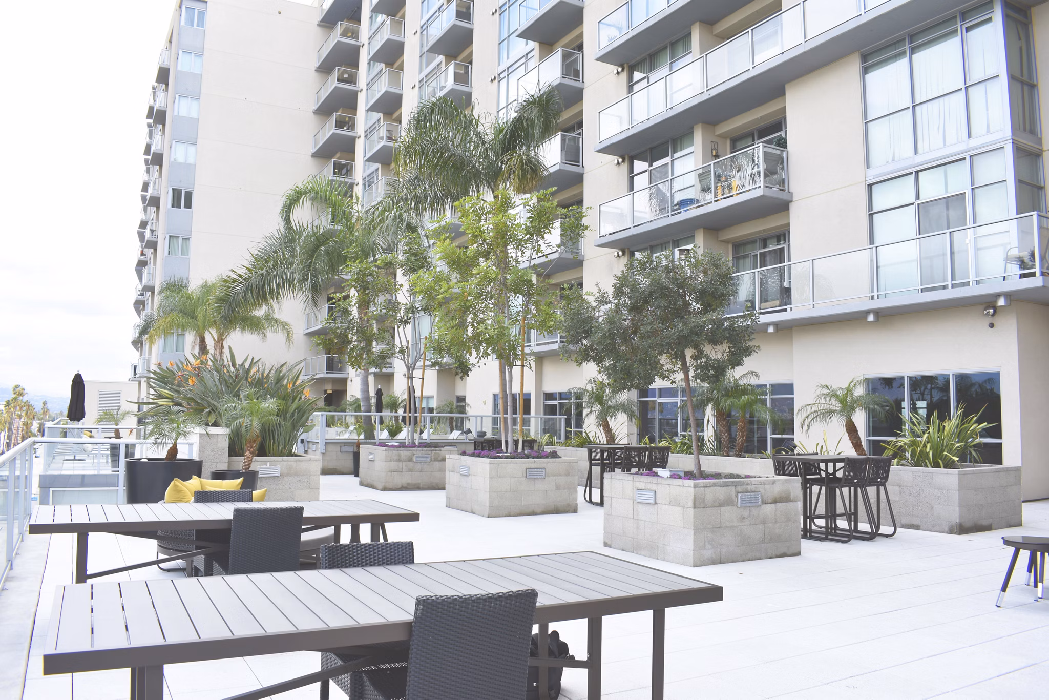 Recreational area with lounge seating at NoHo 14 Apartments