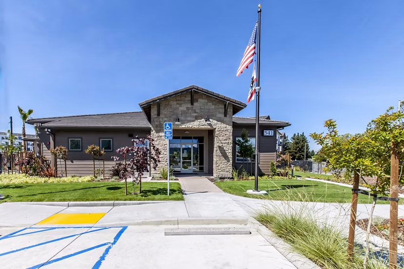 Adega Apartments: Contemporary luxury apartment in Foster City