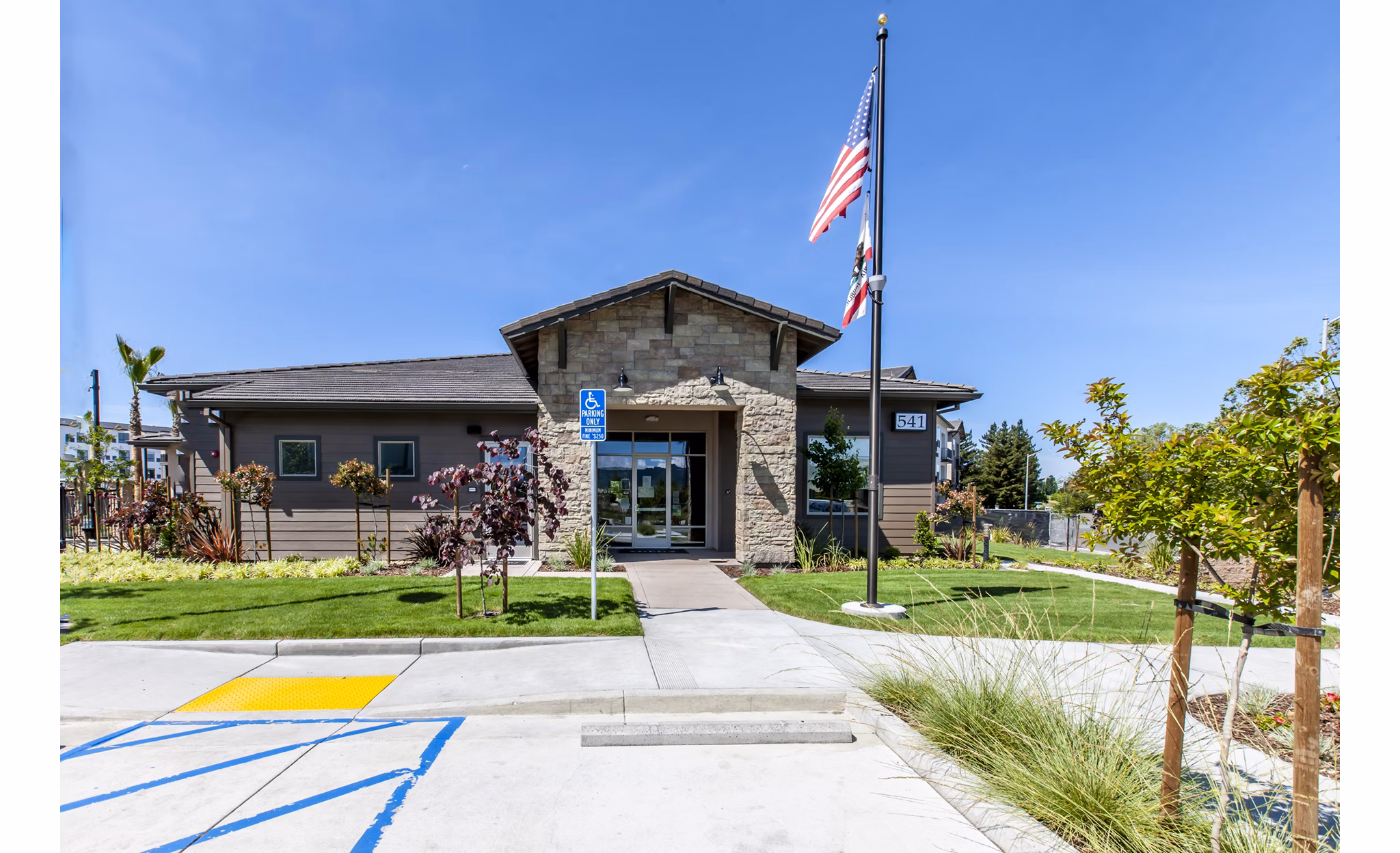 Adega Apartments: Contemporary luxury apartment in Foster City