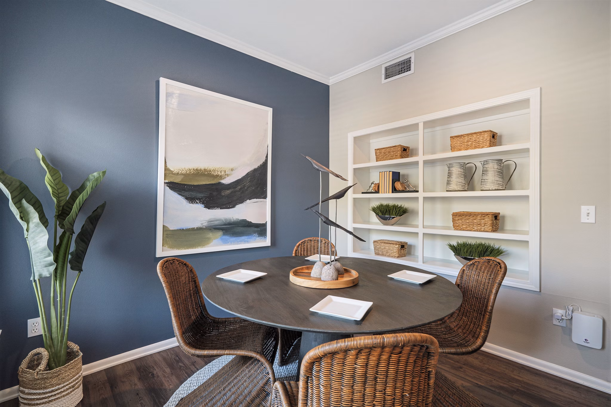 dining room at Mountain Gate Apartments