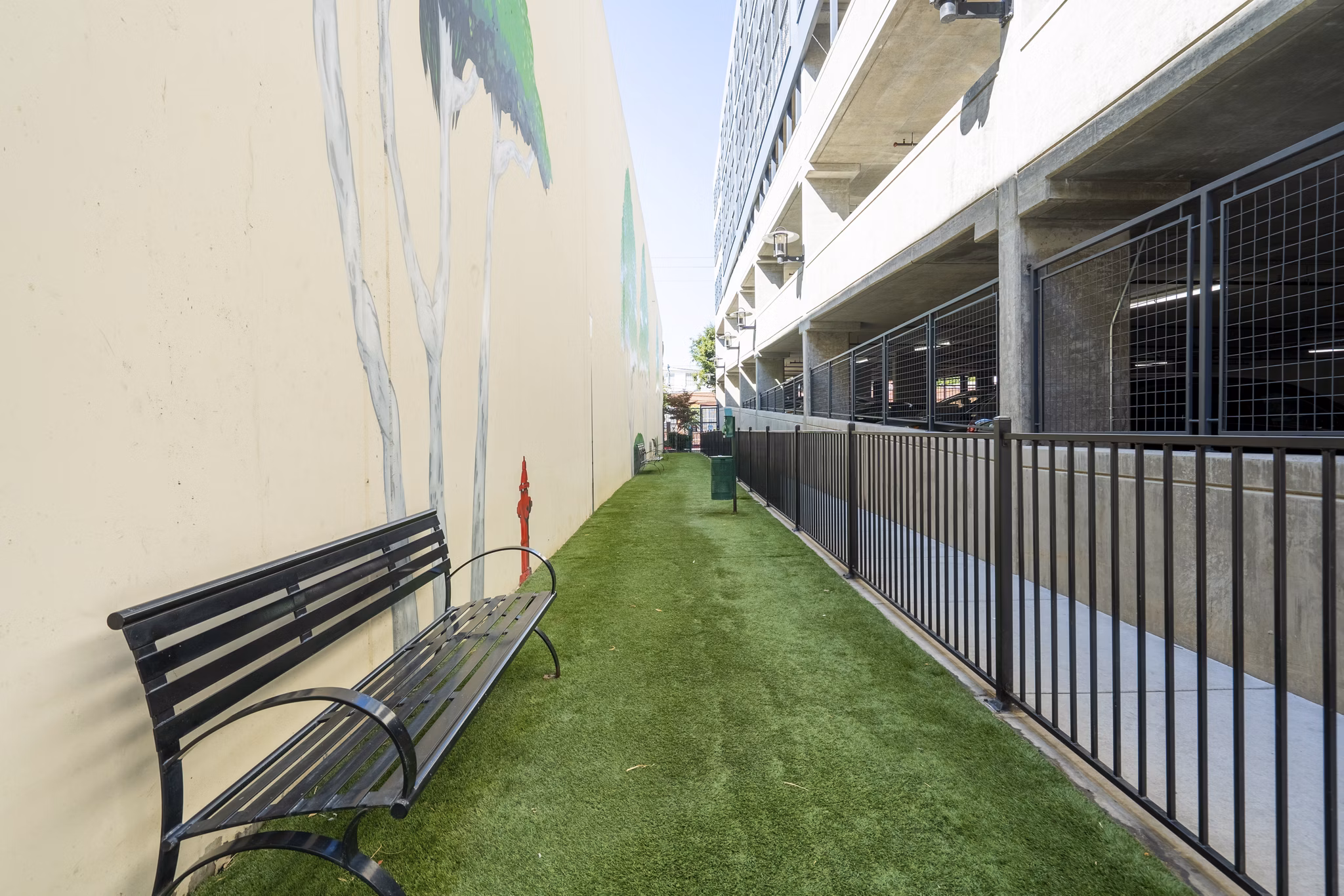 patio at LINQ Midtown Apartments
