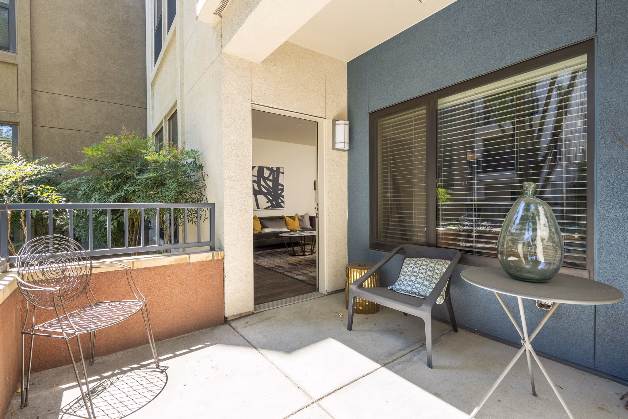 patio at LINQ Midtown Apartments