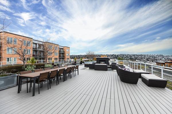 rooftop patio at Leva on Market Apartments