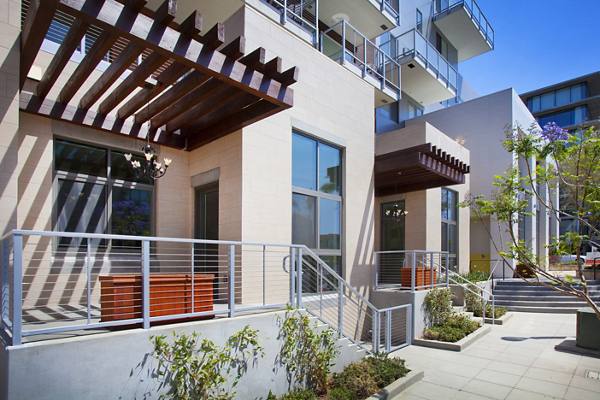 exterior at Broadstone Little Italy Apartments