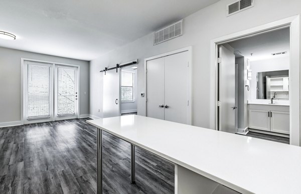 Midtown Commons at Crestview Station