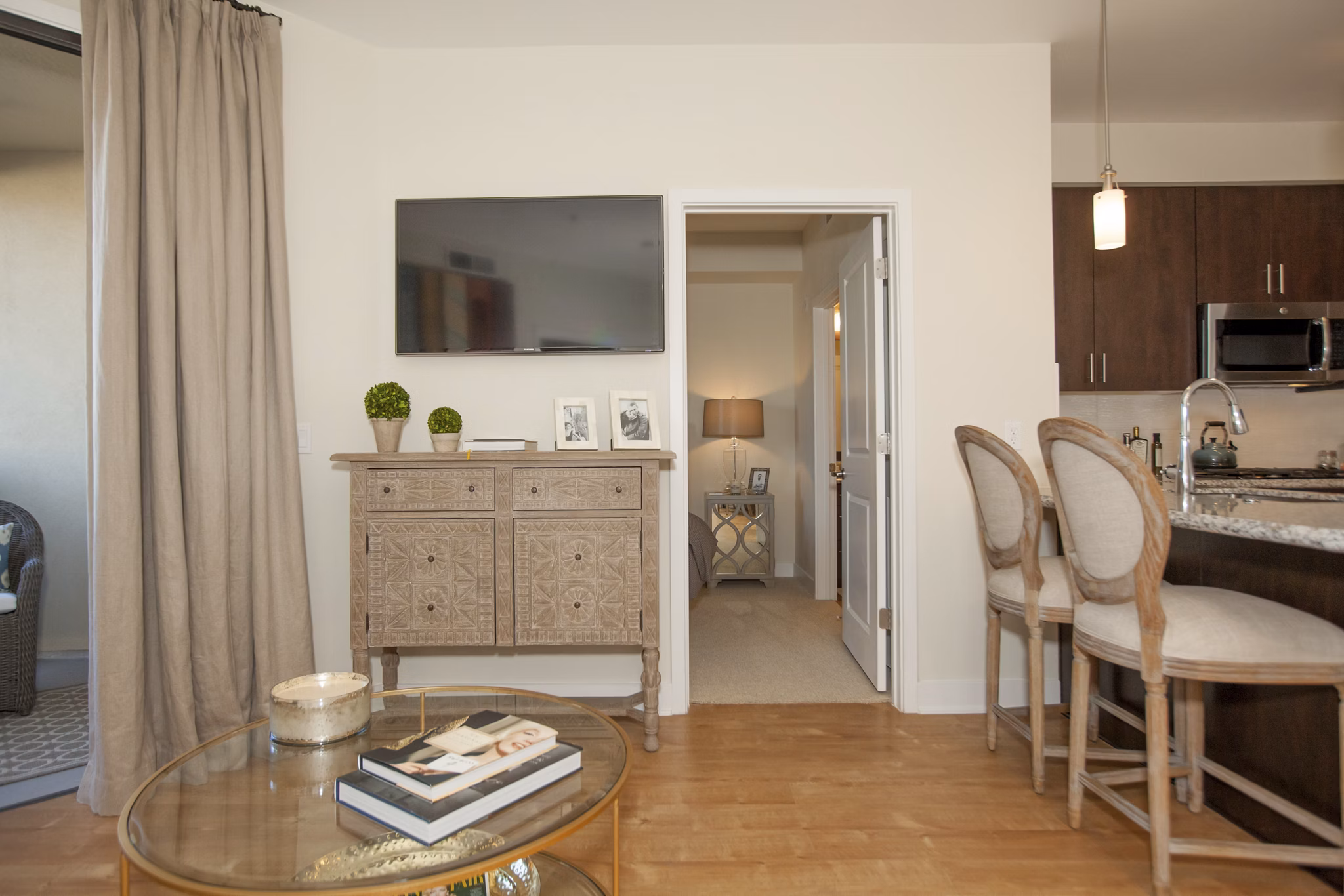 living room at The Lincoln Scottsdale Apartments