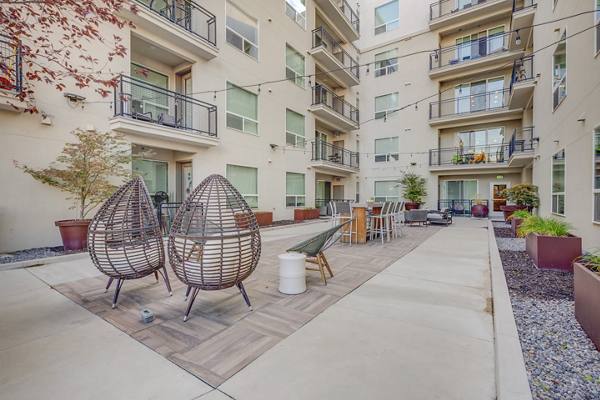 courtyard at Encore Apartments