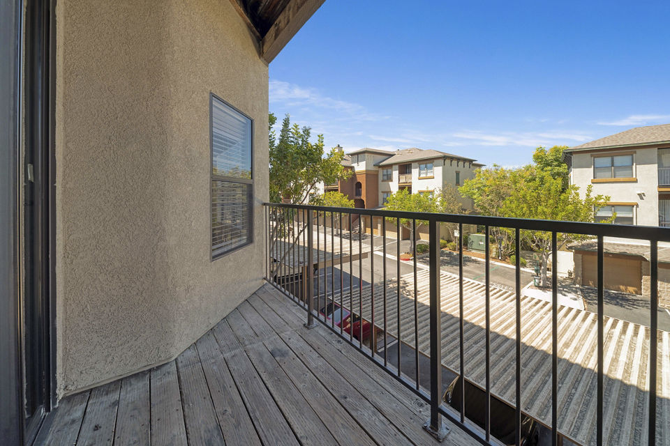 patio at Jefferson at Carmel Mountain Ranch Apartments 