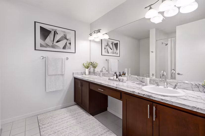 bathroom at San Pedro Bank Lofts Apartments 
