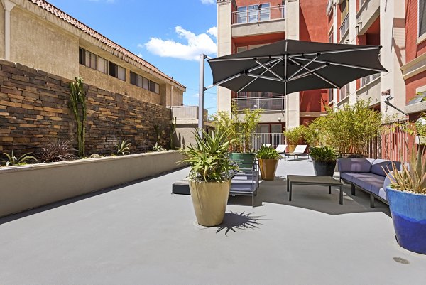Chic courtyard at San Pedro Bank Lofts with modern seating and lush greenery, perfect for relaxation in vibrant downtown Los Angeles