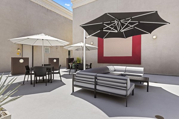 San Pedro Bank Lofts: Tranquil courtyard with lush landscaping and seating areas in a luxury apartment complex