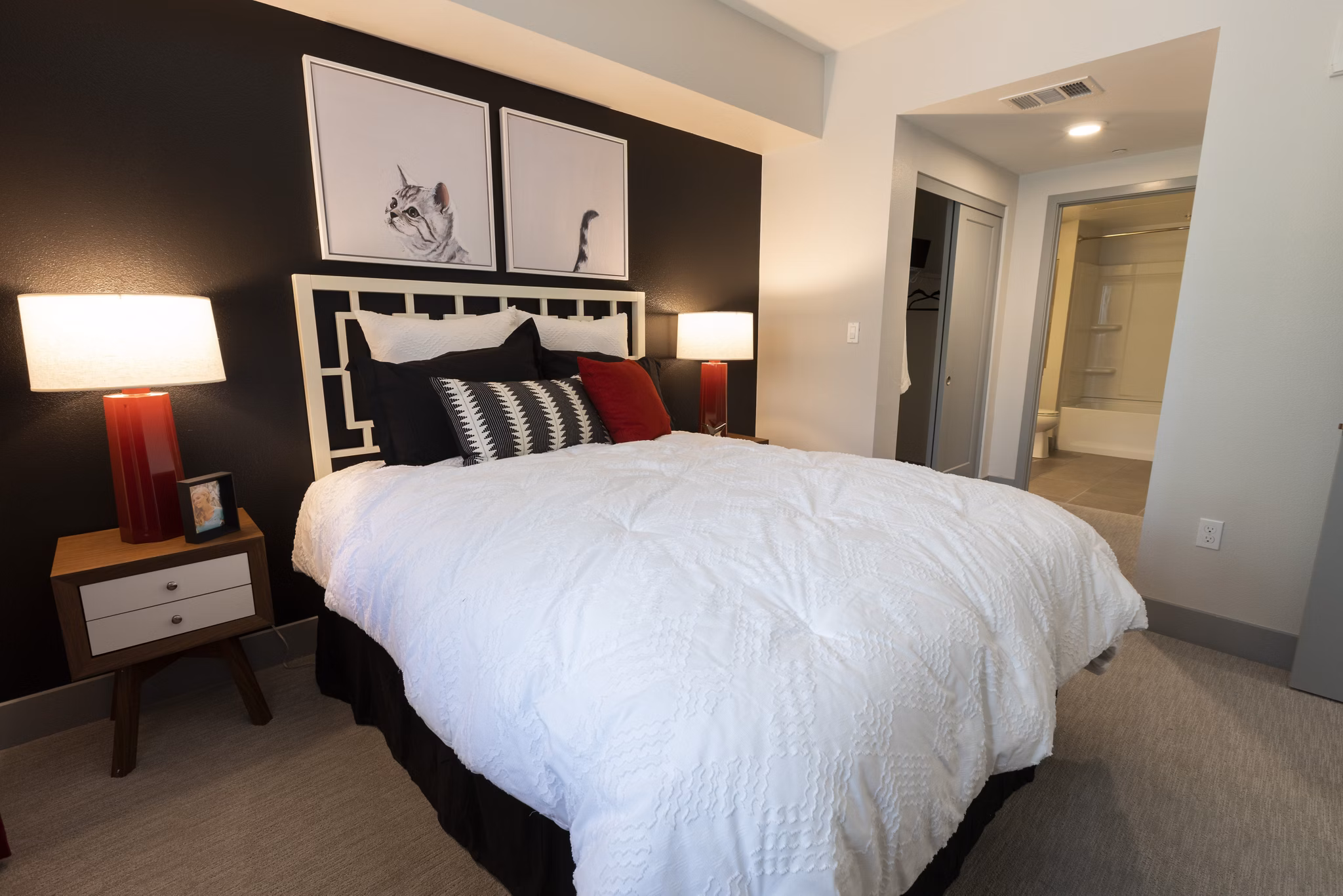 Vaya Apartments: Cozy bedroom with modern furnishings and natural light