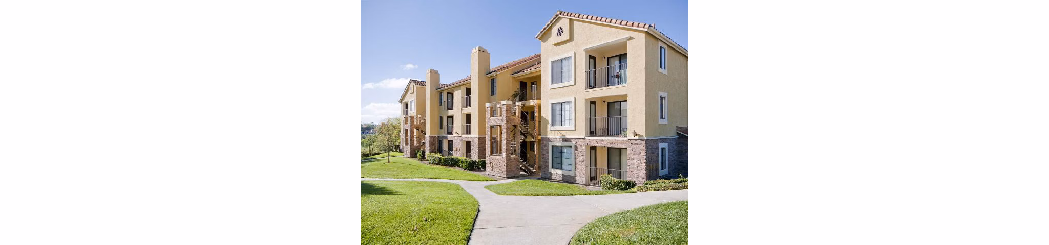 Overlook at Bernardo Heights: Stylish of luxury apartments in a serene San Diego neighborhood