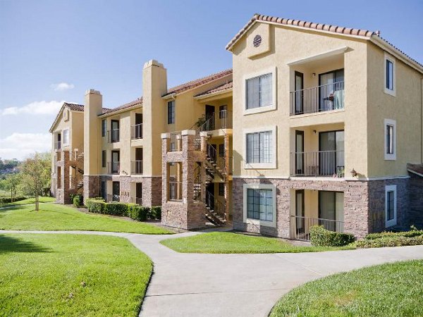 exterior at Overlook at Bernardo Heights Apartments