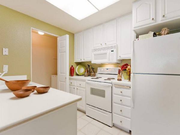 kitchen at Overlook at Bernardo Heights Apartments