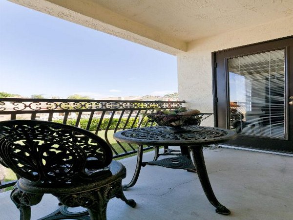 patio at Overlook at Bernardo Heights Apartments