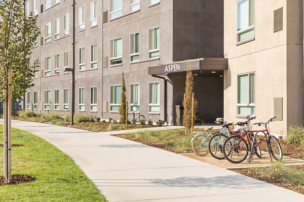 Hornet Commons: Modern luxury apartment in Sacramento