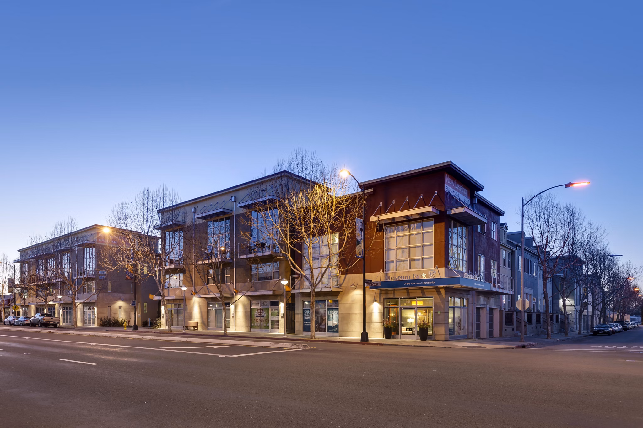 Museum Park Apartments: Luxurious high-rise in vibrant neighborhood