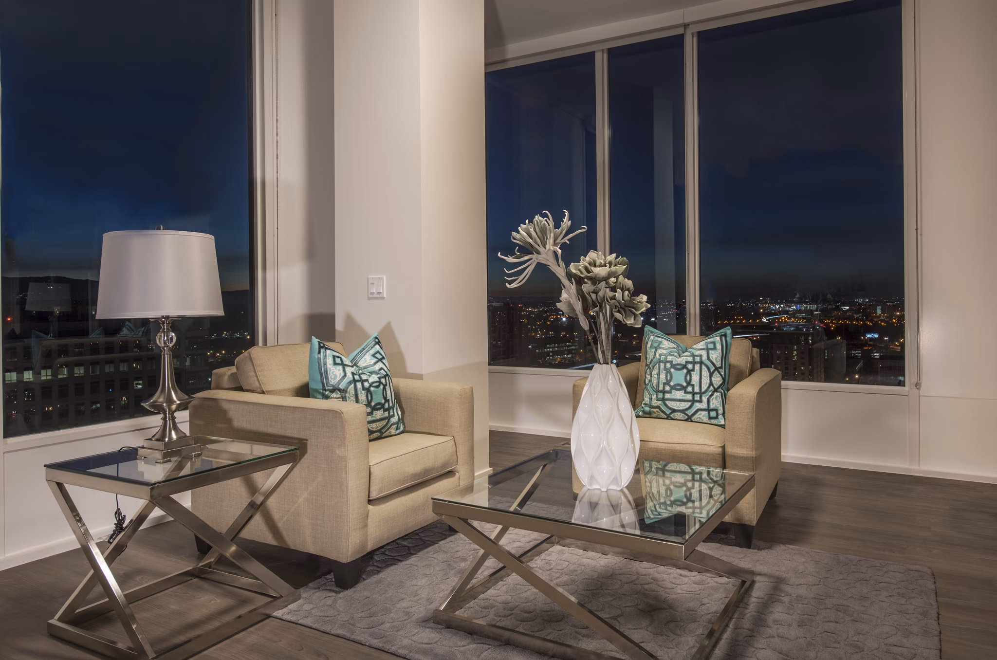 Spacious living room with modern furnishings in One South Market Apartments, San Jose