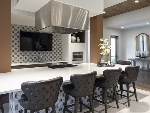 Clubhouse featuring modern lounge seating and entertainment area at Broadstone Vintage Park Apartments