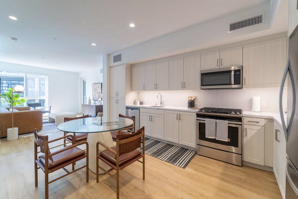 dining area at The Upper Ivy Apartments