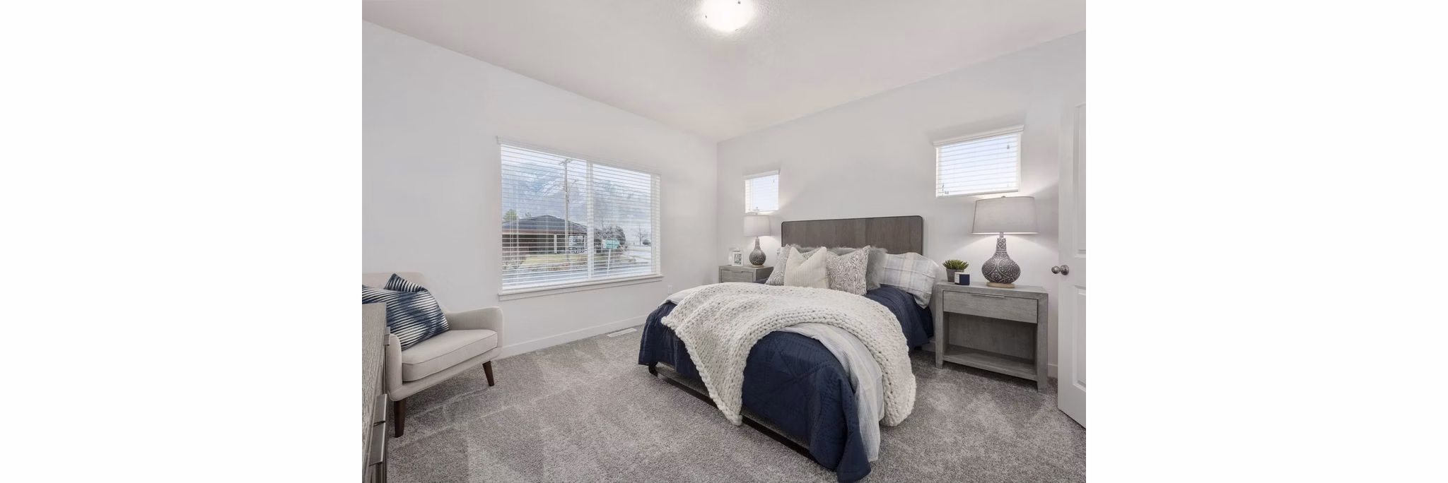 Cozy bedroom with modern furnishings at Haven Dell Apartments