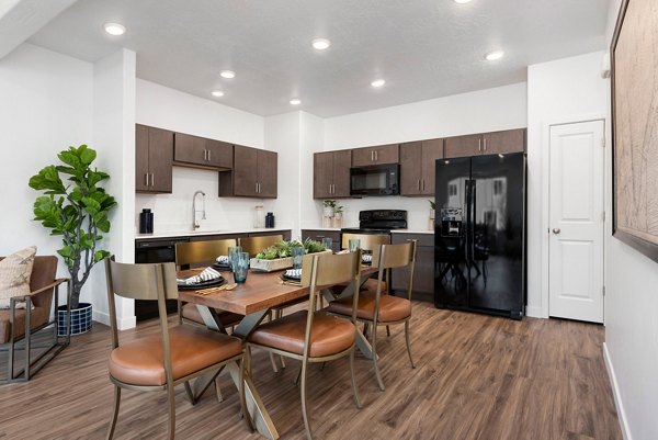 dining area at Haven Dell Apartments