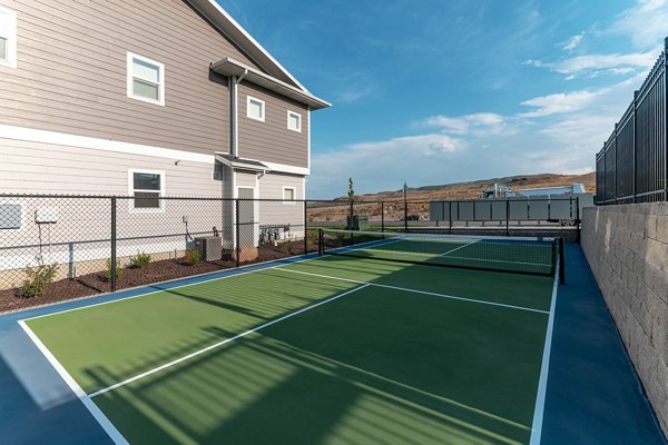 Sport court for basketball and tennis at Haven Dell Apartments