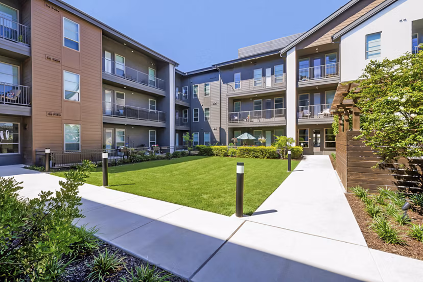 Courtyard with lush greenery at Album Benbrook Apartments