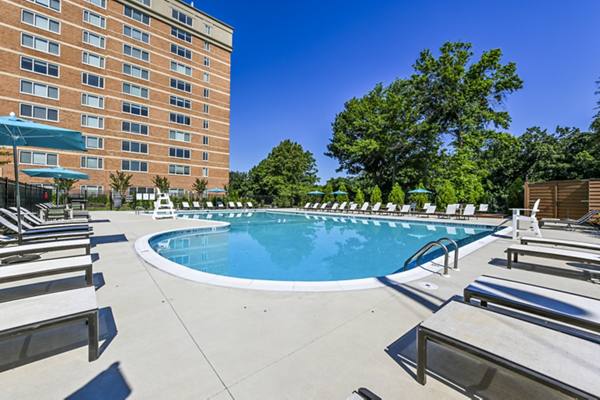 pool at Potomac Towers Apartments