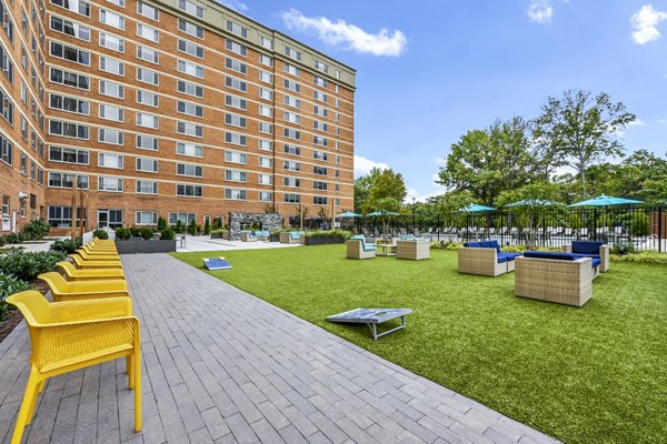 Cozy recreational area with modern furnishings at Potomac Towers Apartments, perfect for relaxation and social gatherings
