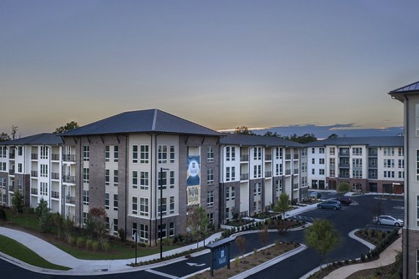 Broadstone Trailside Apartment: Contemporary-style building in desired neighborhood, perfect for luxury living