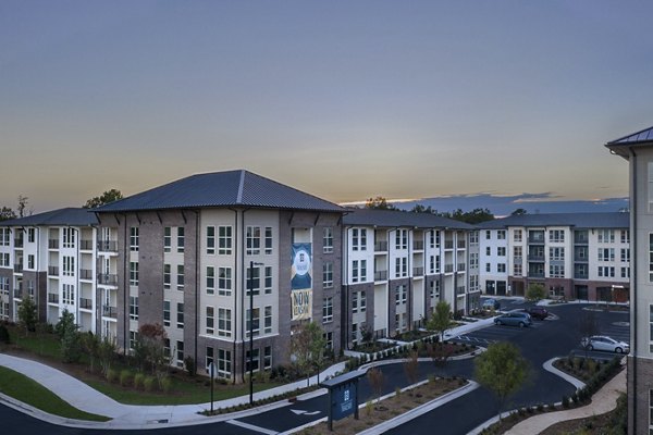 building at Broadstone Trailside Apartment