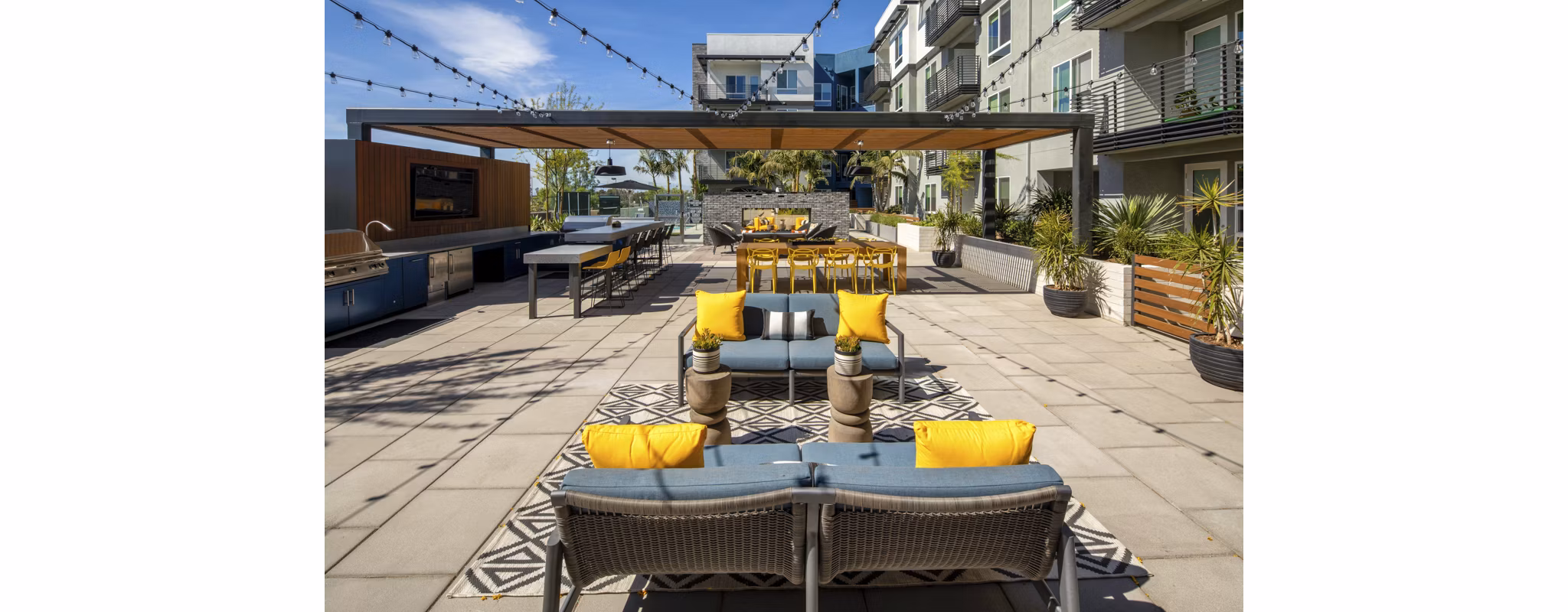 Courtyard with lush landscaping at Garrison Apartments, luxury property offered by Greystar