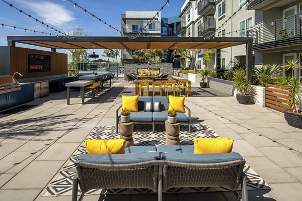 courtyard at Garrison Apartments