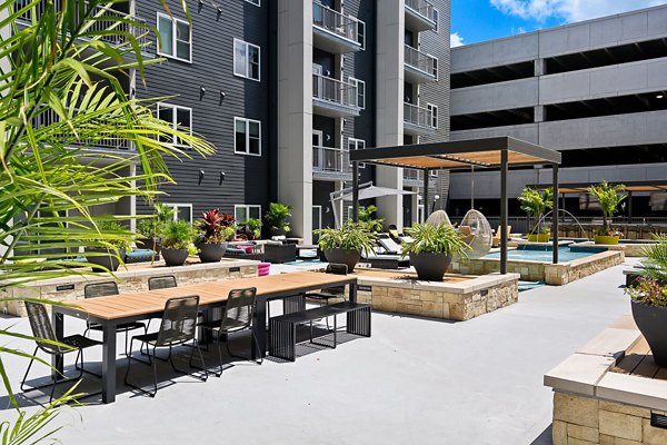 courtyard at Brookside 51 Apartments