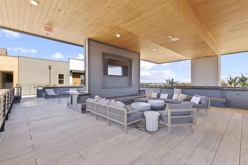 clubhouse at The Jameson at the Bluffs Apartments 