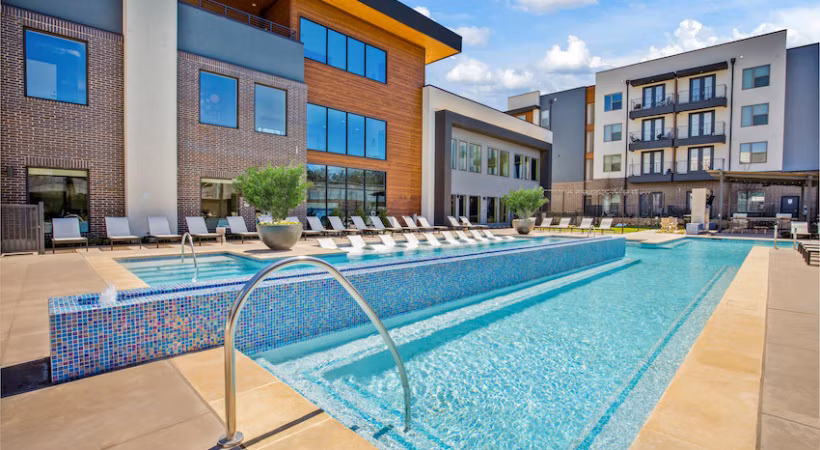 pool at The Jameson at the Bluffs Apartments 