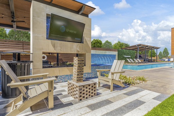 Courtyard with outdoor seating and lush landscaping at The Jameson at the Bluffs Apartments
