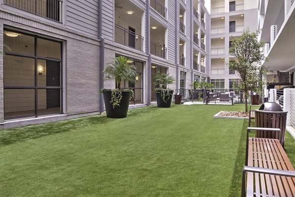 Circuit Apartments: Tranquil courtyard with lush greenery and seating areas, perfect for relaxation in the heart of the city