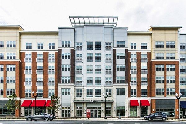 exterior at Pike3400 Apartments